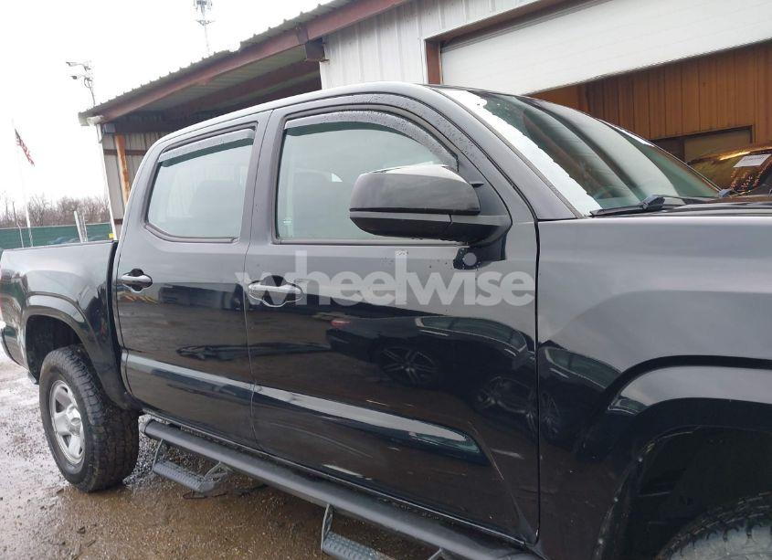 Photo 13 of 2018 Toyota Tacoma SR V6 (VIN 3TMCZ5AN3JM184455)