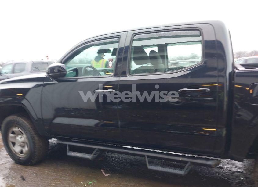 Photo 14 of 2018 Toyota Tacoma SR V6 (VIN 3TMCZ5AN3JM184455)