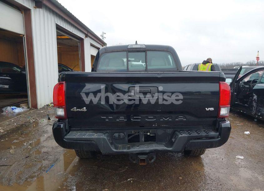 Photo 16 of 2018 Toyota Tacoma SR V6 (VIN 3TMCZ5AN3JM184455)