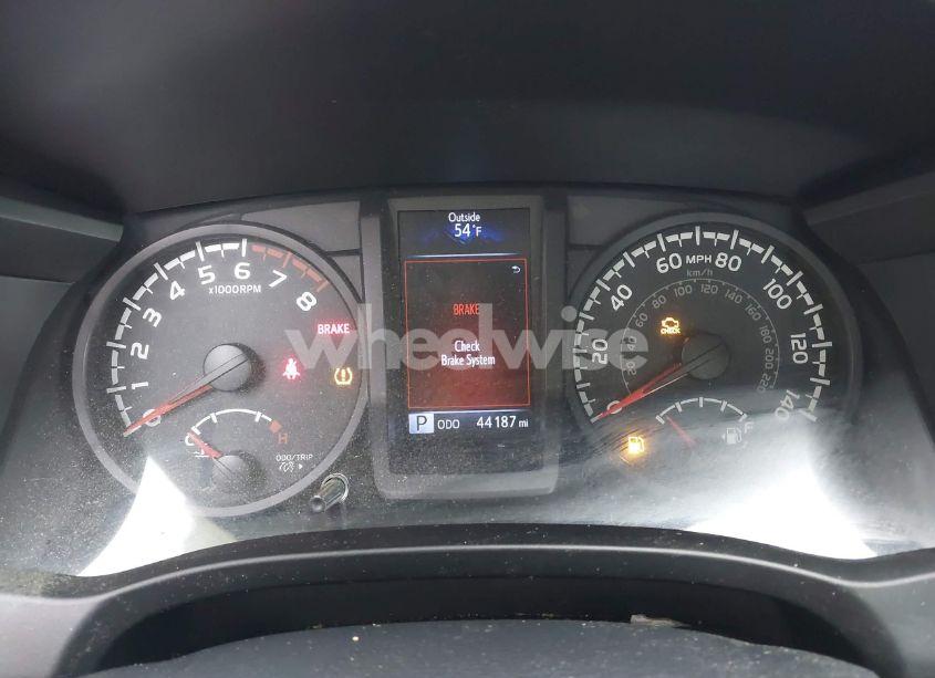 Photo 7 of 2018 Toyota Tacoma SR V6 (VIN 3TMCZ5AN3JM184455)