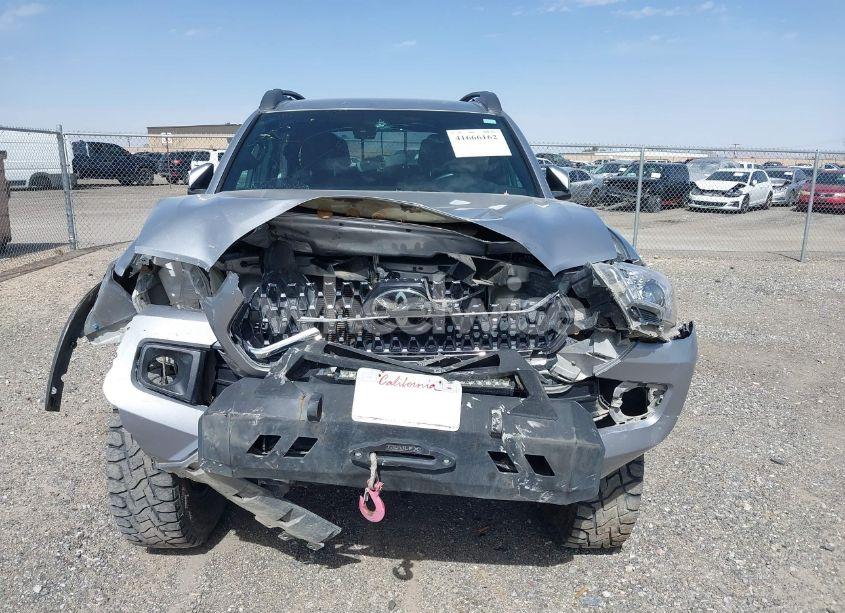 Photo 13 of 2018 Toyota Tacoma TRD OFF ROAD (VIN 3TMCZ5AN3JM185816)