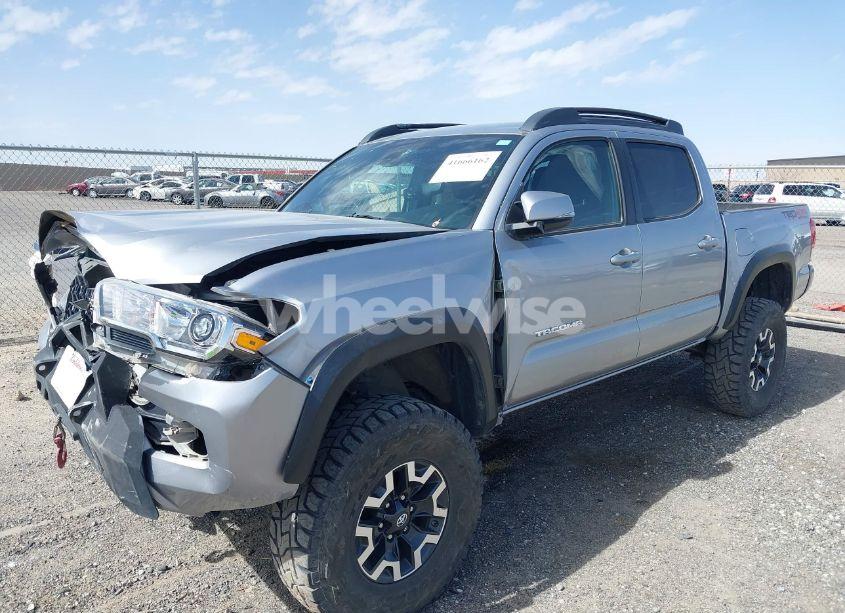 Photo 2 of 2018 Toyota Tacoma TRD OFF ROAD (VIN 3TMCZ5AN3JM185816)