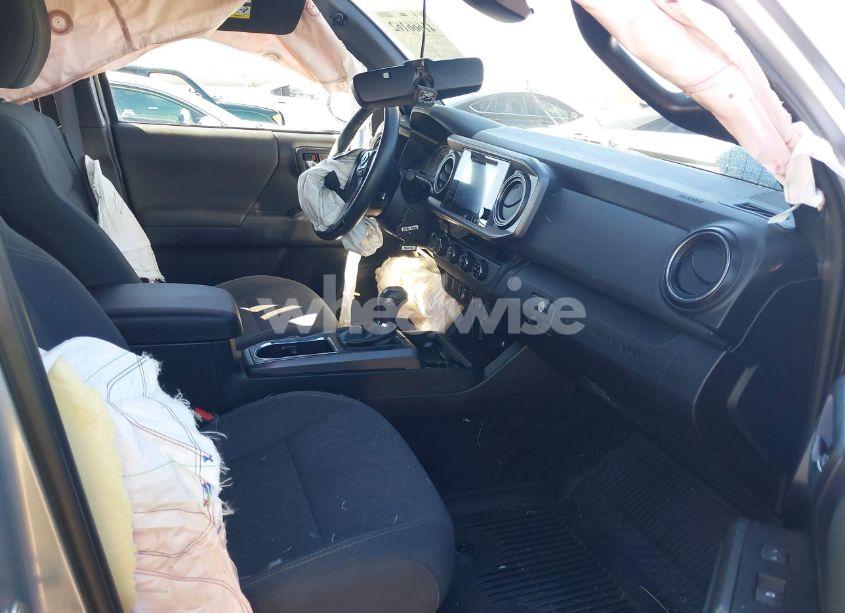 Photo 5 of 2018 Toyota Tacoma TRD OFF ROAD (VIN 3TMCZ5AN3JM185816)