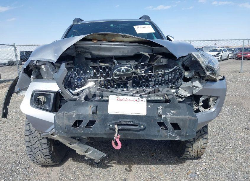 Photo 6 of 2018 Toyota Tacoma TRD OFF ROAD (VIN 3TMCZ5AN3JM185816)