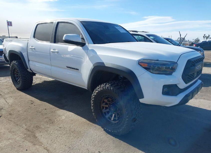 2019 Toyota Tacoma TRD OFF ROAD (VIN 3TMCZ5AN3KM277204) main photo