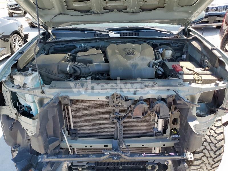 Photo 2 of 2022 TOYOTA TACOMA DOUBLE CAB N/A (VIN 3TMCZ5AN3NM491808)