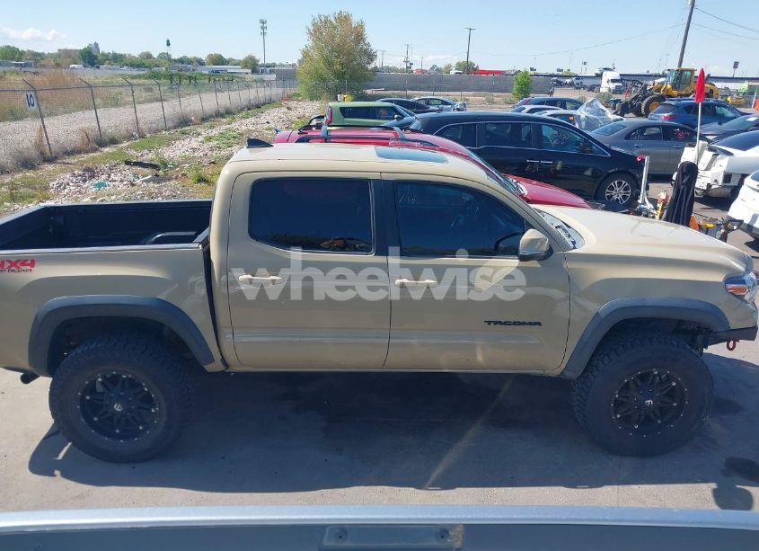 Photo 13 of 2017 Toyota Tacoma DBL CAB/SR/TRDSPT/OR/PRO (VIN 3TMCZ5AN4HM052914)