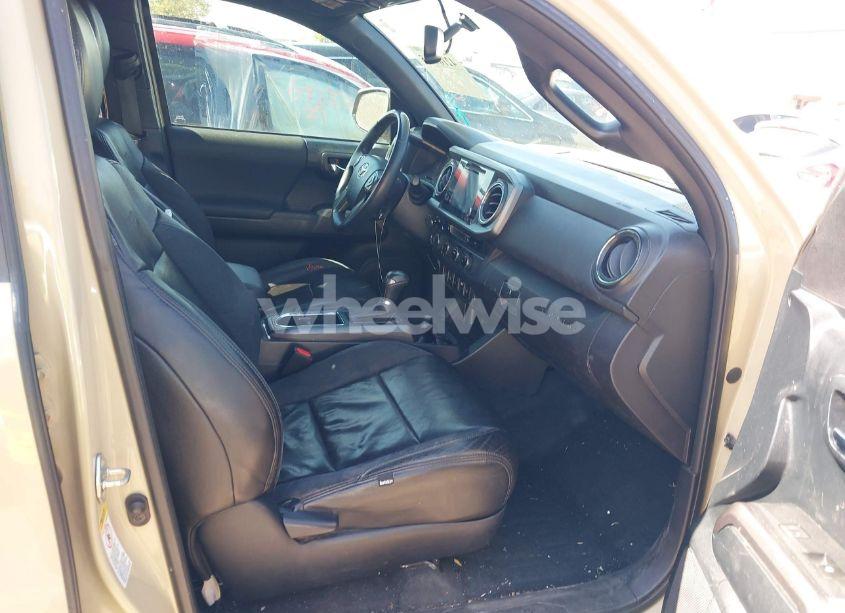 Photo 5 of 2017 Toyota Tacoma DBL CAB/SR/TRDSPT/OR/PRO (VIN 3TMCZ5AN4HM052914)