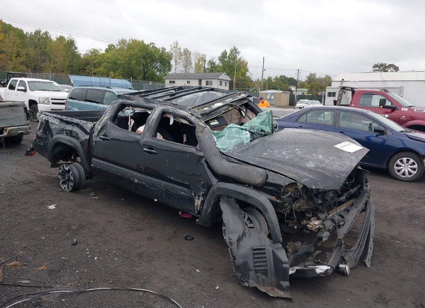 2017 Toyota Tacoma TRD OFF ROAD (VIN 3TMCZ5AN4HM062424) main photo