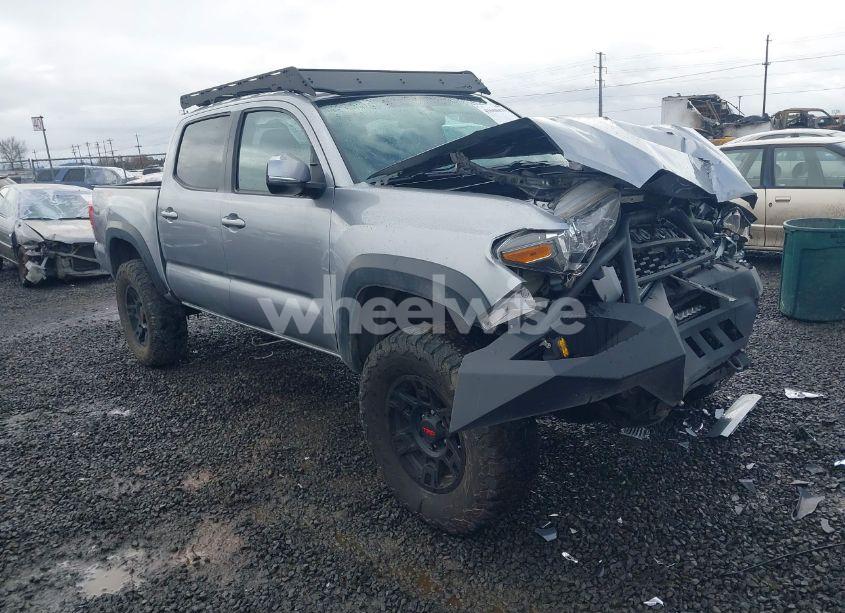 2017 Toyota Tacoma TRD OFF ROAD (VIN 3TMCZ5AN4HM093205) main photo
