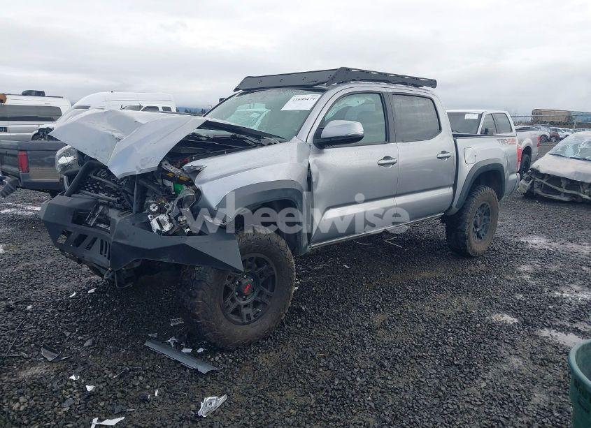 Photo 2 of 2017 Toyota Tacoma TRD OFF ROAD (VIN 3TMCZ5AN4HM093205)