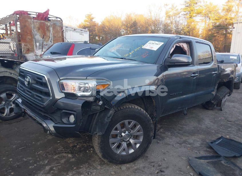 Photo 2 of 2017 Toyota Tacoma SR5 V6 (VIN 3TMCZ5AN4HM104459)