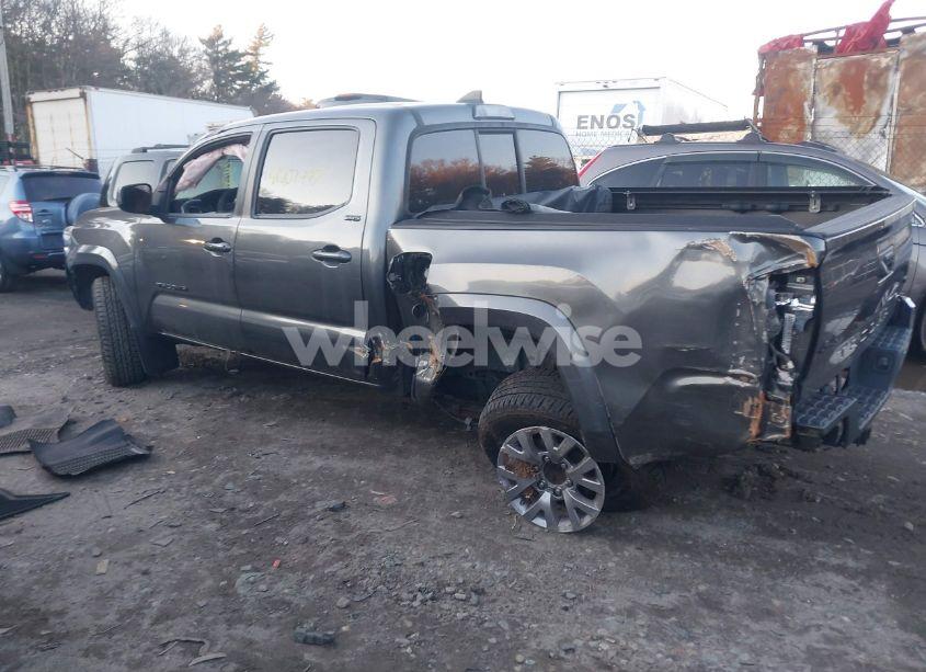 Photo 3 of 2017 Toyota Tacoma SR5 V6 (VIN 3TMCZ5AN4HM104459)