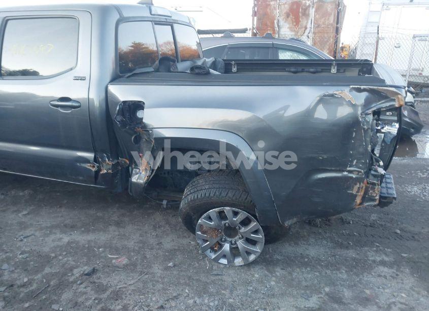 Photo 6 of 2017 Toyota Tacoma SR5 V6 (VIN 3TMCZ5AN4HM104459)