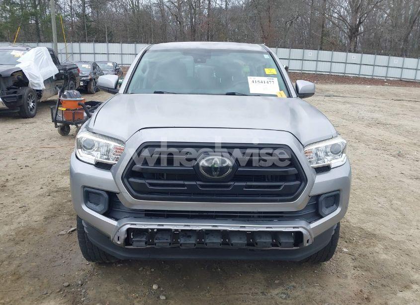 Photo 13 of 2018 Toyota Tacoma SR V6 (VIN 3TMCZ5AN4JM130307)