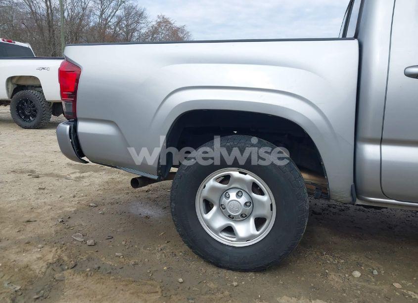 Photo 19 of 2018 Toyota Tacoma SR V6 (VIN 3TMCZ5AN4JM130307)