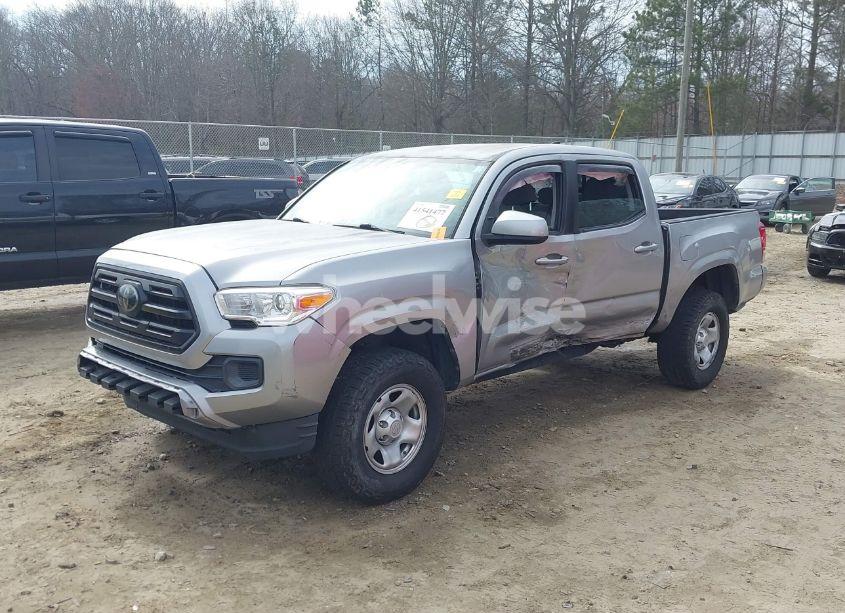 Photo 2 of 2018 Toyota Tacoma SR V6 (VIN 3TMCZ5AN4JM130307)