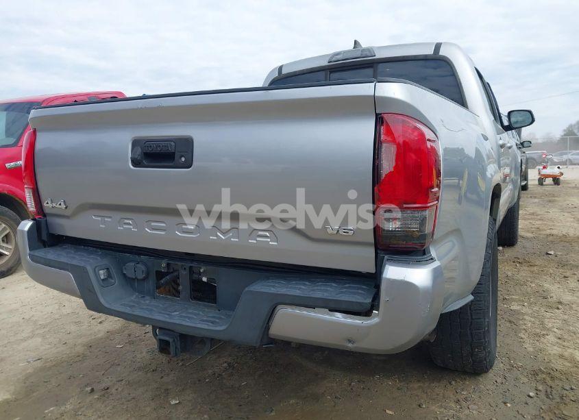 Photo 20 of 2018 Toyota Tacoma SR V6 (VIN 3TMCZ5AN4JM130307)