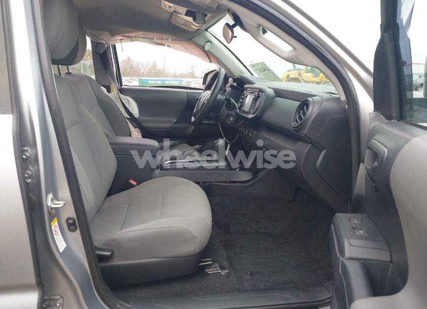 Photo 5 of 2018 Toyota Tacoma SR V6 (VIN 3TMCZ5AN4JM130307)