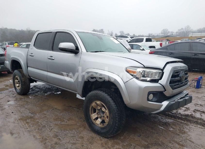 2018 Toyota Tacoma SR5 V6 (VIN 3TMCZ5AN4JM148581) main photo