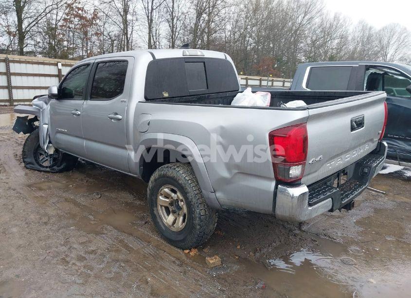 Photo 3 of 2018 Toyota Tacoma SR5 V6 (VIN 3TMCZ5AN4JM148581)