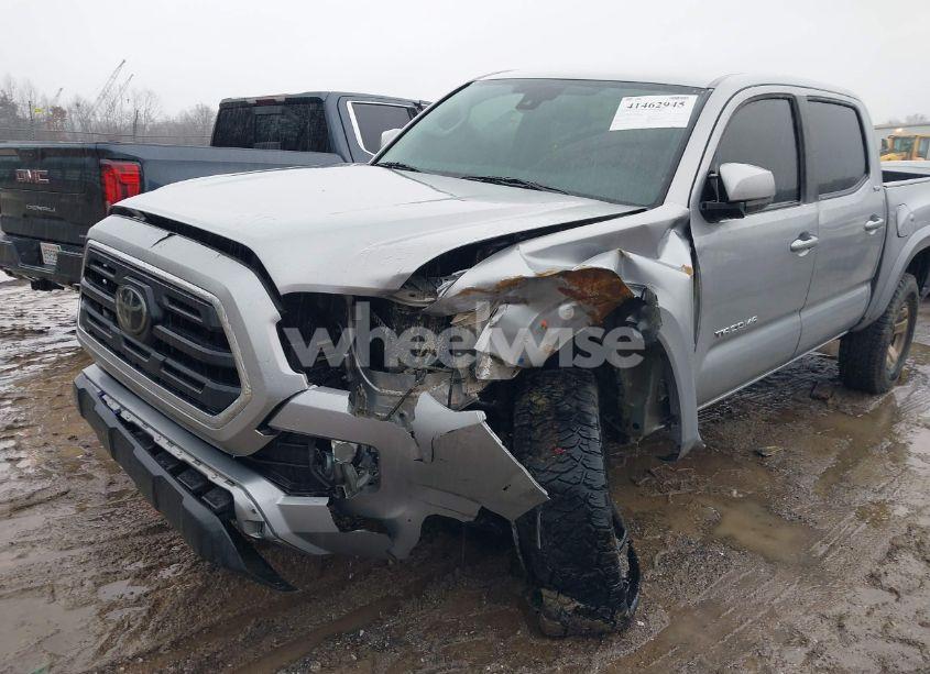 Photo 6 of 2018 Toyota Tacoma SR5 V6 (VIN 3TMCZ5AN4JM148581)