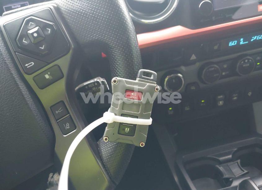 Photo 11 of 2018 Toyota Tacoma TRD OFF ROAD (VIN 3TMCZ5AN4JM159127)