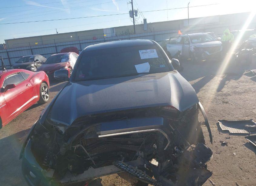 Photo 12 of 2018 Toyota Tacoma TRD OFF ROAD (VIN 3TMCZ5AN4JM167776)