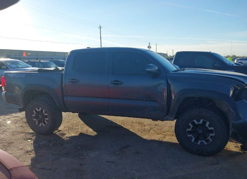 Photo 13 of 2018 Toyota Tacoma TRD OFF ROAD (VIN 3TMCZ5AN4JM167776)