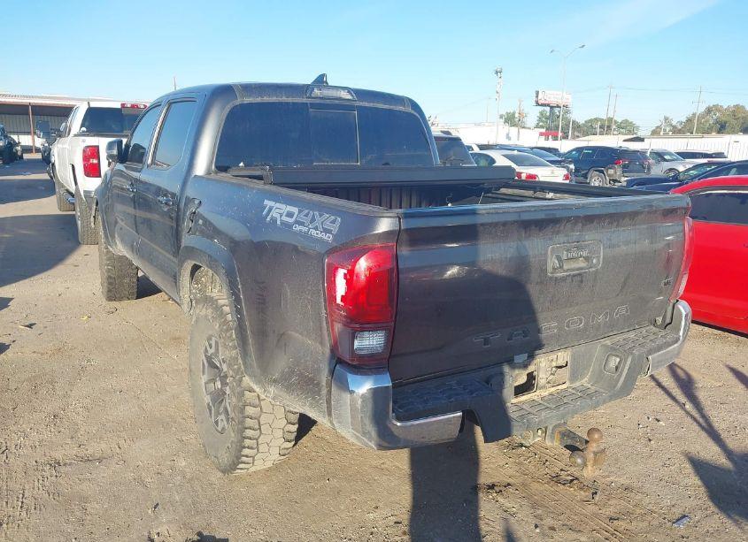 Photo 3 of 2018 Toyota Tacoma TRD OFF ROAD (VIN 3TMCZ5AN4JM167776)