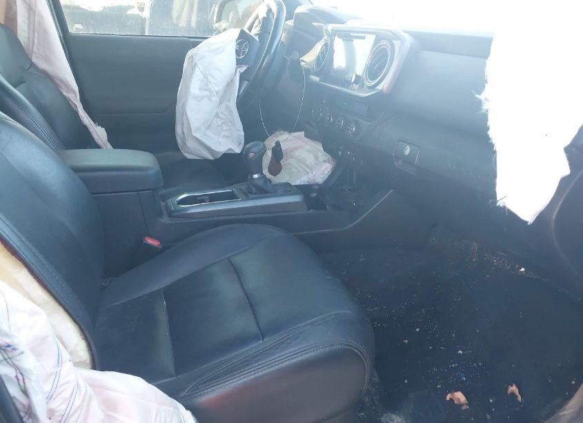 Photo 5 of 2018 Toyota Tacoma TRD OFF ROAD (VIN 3TMCZ5AN4JM167776)