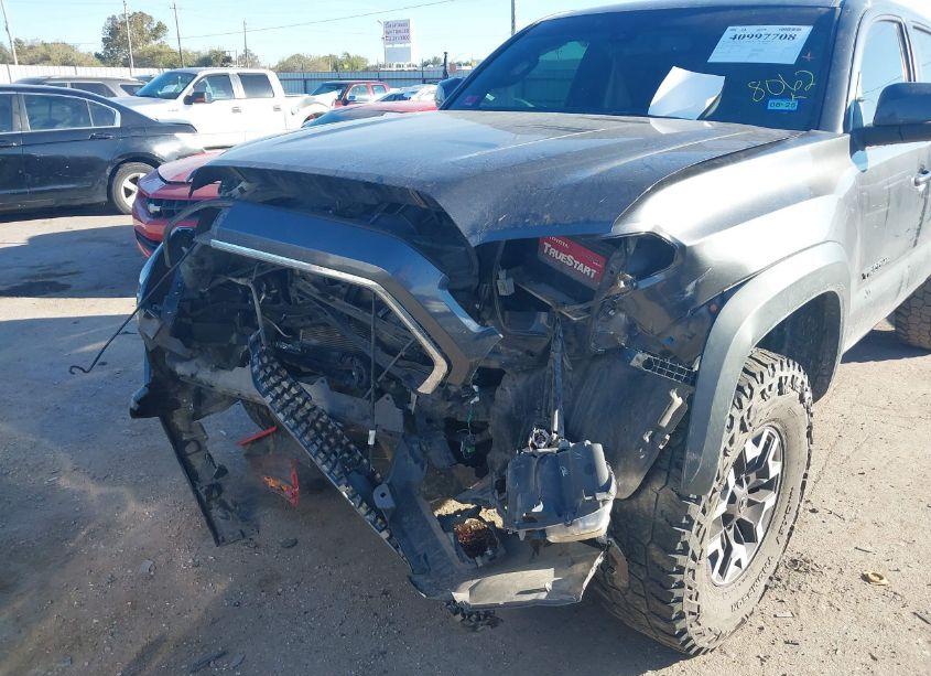 Photo 6 of 2018 Toyota Tacoma TRD OFF ROAD (VIN 3TMCZ5AN4JM167776)