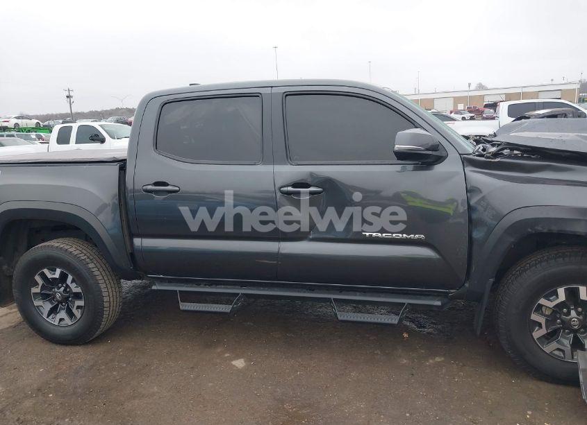 Photo 13 of 2018 Toyota Tacoma TRD OFF ROAD (VIN 3TMCZ5AN4JM182441)