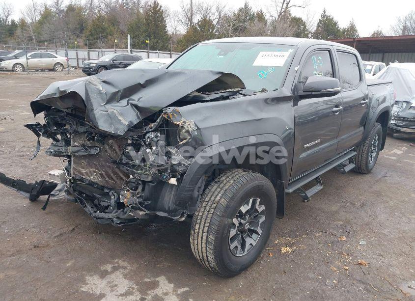 Photo 2 of 2018 Toyota Tacoma TRD OFF ROAD (VIN 3TMCZ5AN4JM182441)