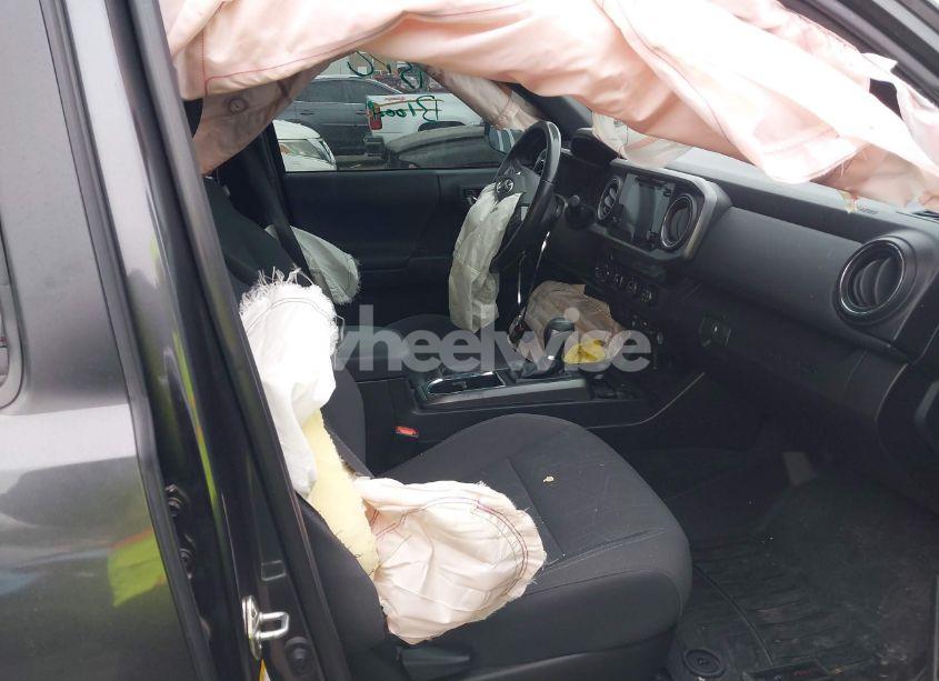 Photo 5 of 2018 Toyota Tacoma TRD OFF ROAD (VIN 3TMCZ5AN4JM182441)