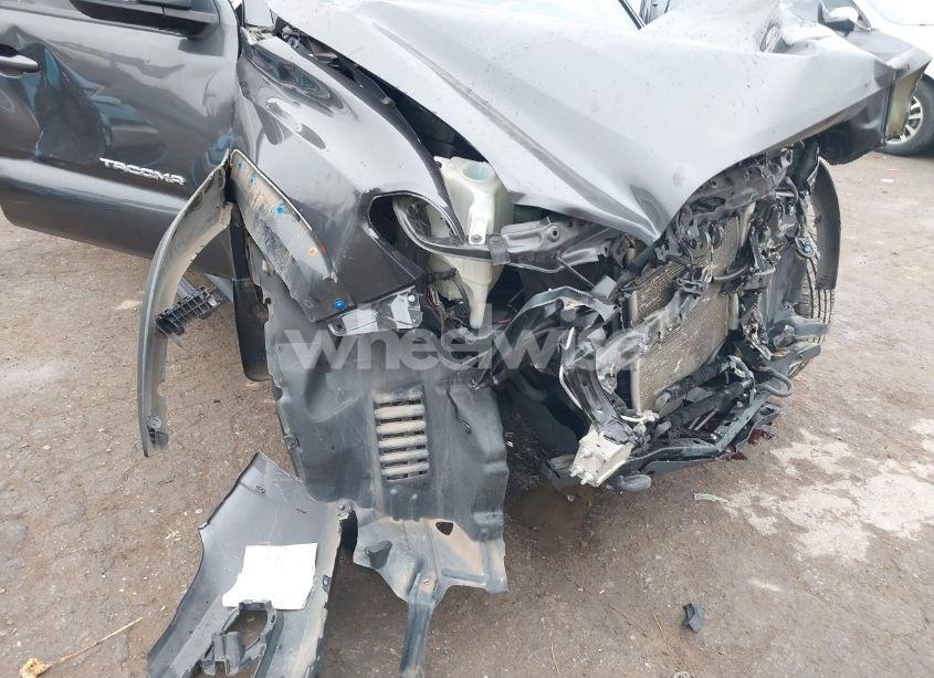 Photo 6 of 2018 Toyota Tacoma TRD OFF ROAD (VIN 3TMCZ5AN4JM182441)