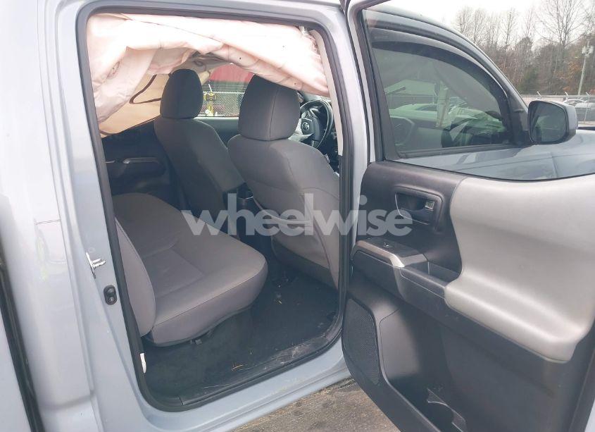 Photo 8 of 2019 Toyota Tacoma SR5 V6 (VIN 3TMCZ5AN4KM204455)