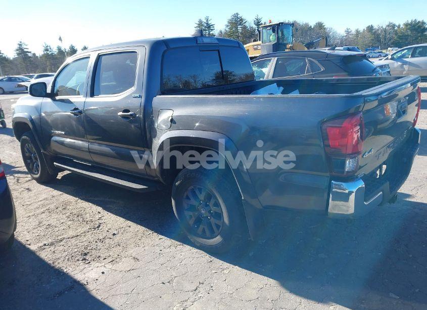 Photo 3 of 2022 Toyota Tacoma SR5 V6 (VIN 3TMCZ5AN4NM480154)