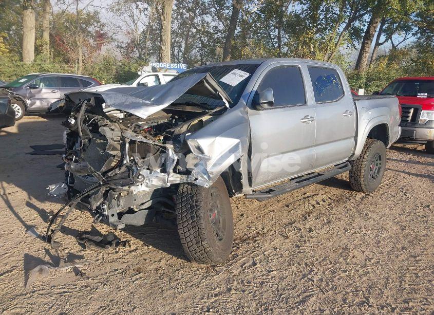 Photo 2 of 2022 Toyota Tacoma SR V6 (VIN 3TMCZ5AN4NM494409)