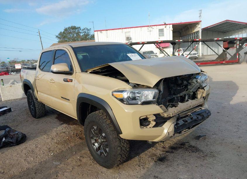 2016 Toyota Tacoma TRD OFF ROAD (VIN 3TMCZ5AN5GM014896) main photo