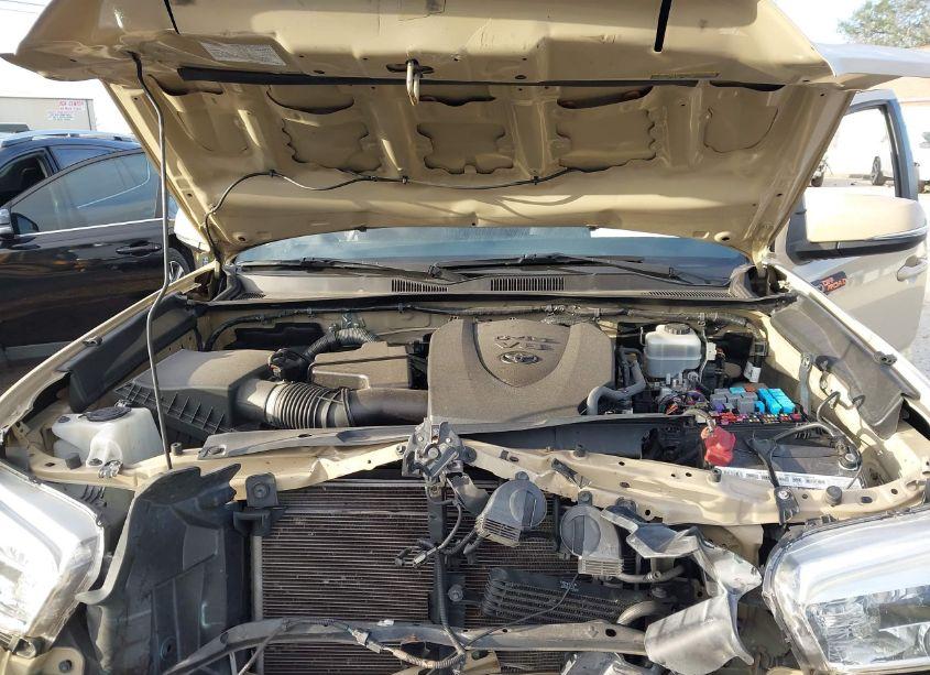Photo 10 of 2016 Toyota Tacoma TRD OFF ROAD (VIN 3TMCZ5AN5GM014896)