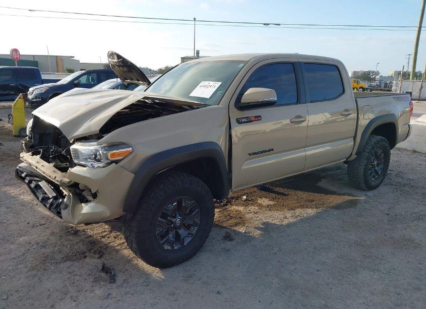 Photo 2 of 2016 Toyota Tacoma TRD OFF ROAD (VIN 3TMCZ5AN5GM014896)