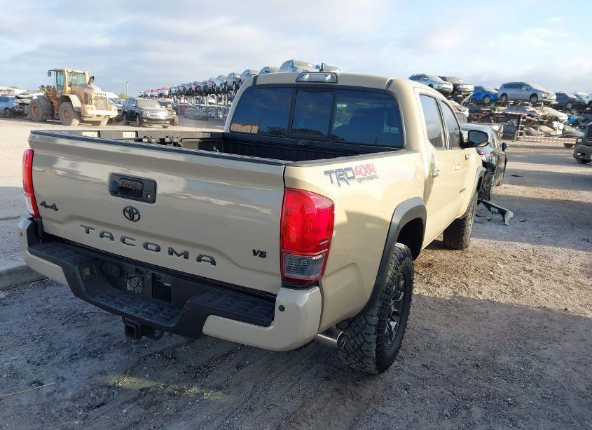 Photo 4 of 2016 Toyota Tacoma TRD OFF ROAD (VIN 3TMCZ5AN5GM014896)
