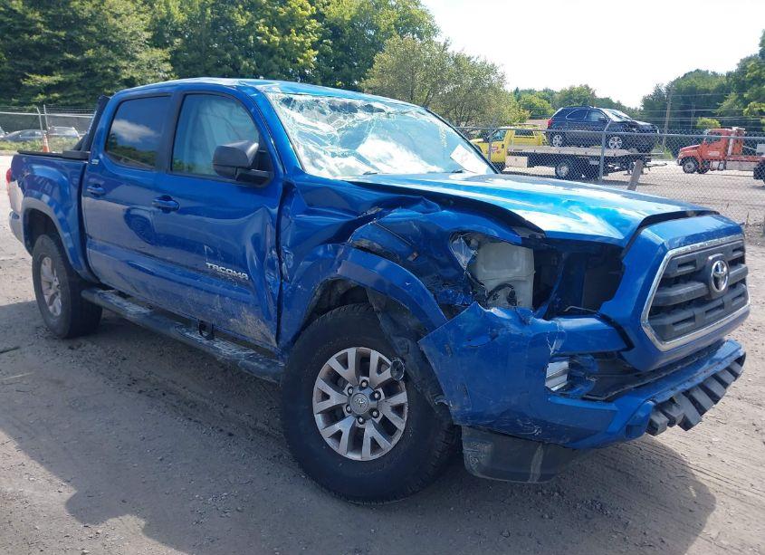 2016 Toyota Tacoma SR5 V6 (VIN 3TMCZ5AN5GM021122) main photo