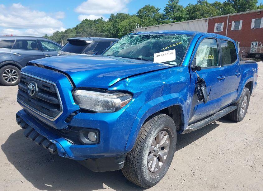 Photo 2 of 2016 Toyota Tacoma SR5 V6 (VIN 3TMCZ5AN5GM021122)