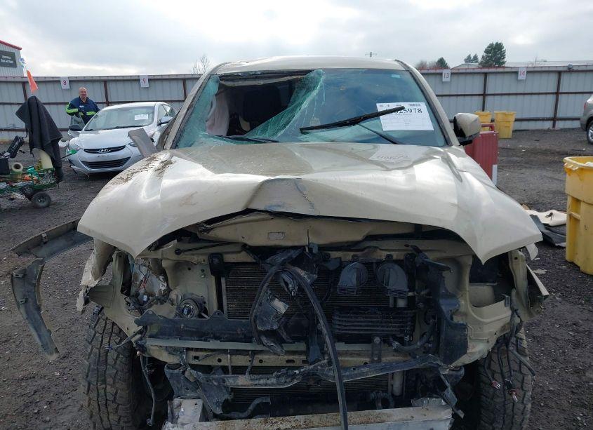 Photo 13 of 2016 Toyota Tacoma SR5 V6 (VIN 3TMCZ5AN5GM038664)