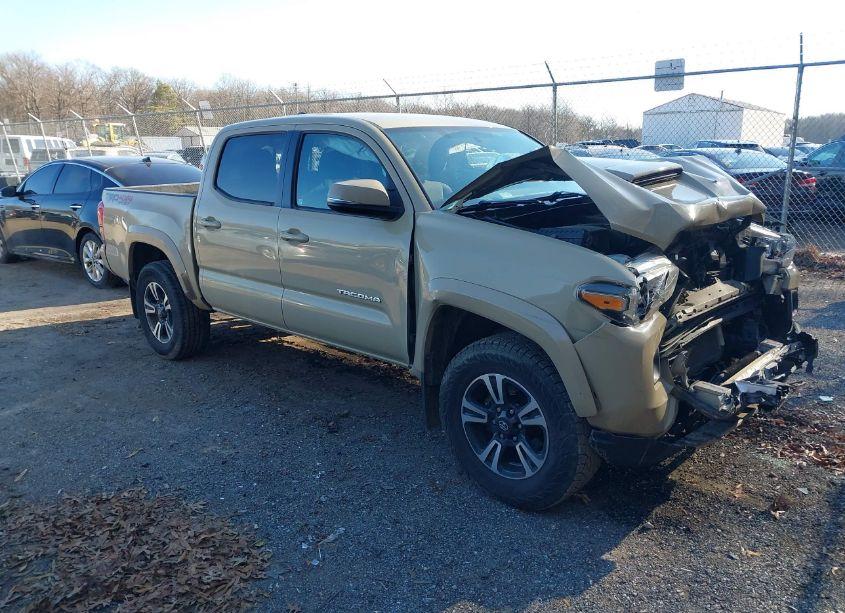2017 Toyota Tacoma TRD SPORT (VIN 3TMCZ5AN5HM052162) main photo