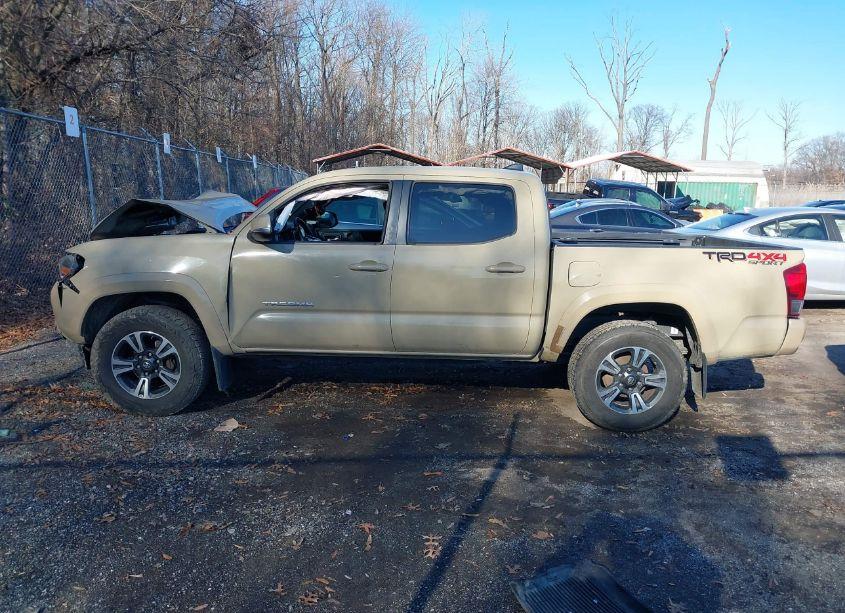 Photo 14 of 2017 Toyota Tacoma TRD SPORT (VIN 3TMCZ5AN5HM052162)