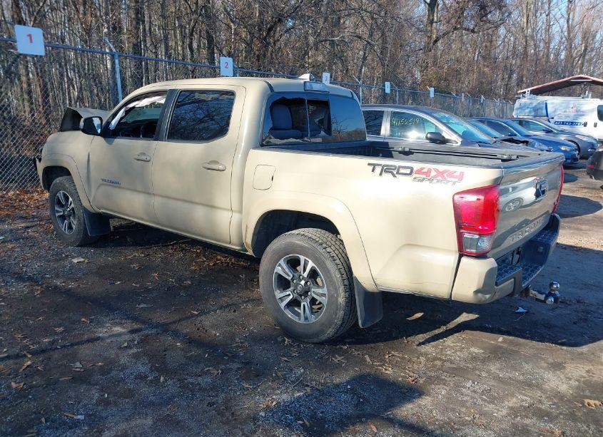 Photo 3 of 2017 Toyota Tacoma TRD SPORT (VIN 3TMCZ5AN5HM052162)