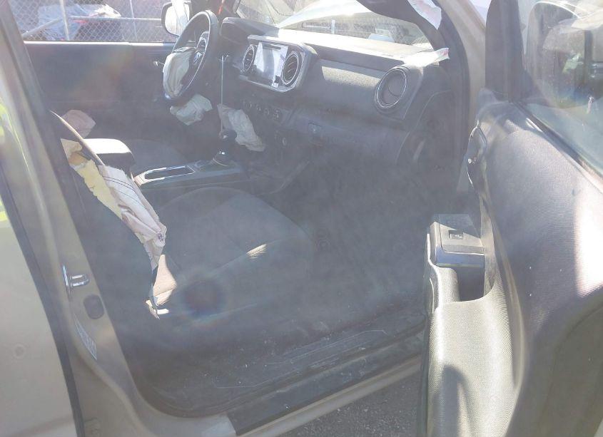 Photo 5 of 2017 Toyota Tacoma TRD SPORT (VIN 3TMCZ5AN5HM052162)